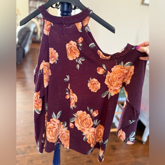Chic Soul “Sweet Darlin” Floral Cold Shoulder Top in Deep Wine Purple - Picture 12 of 14